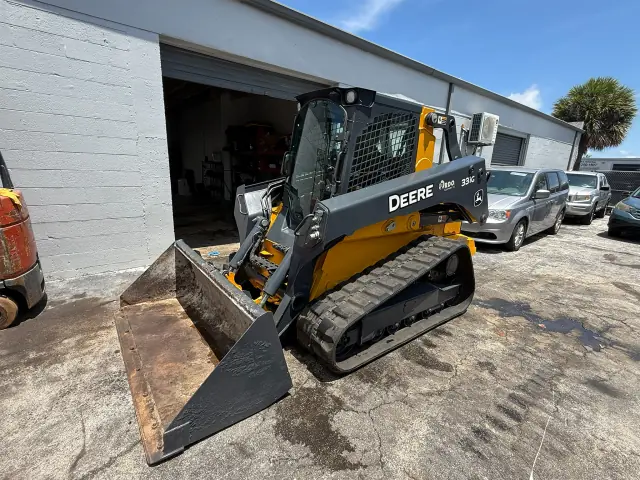 John Deere 331G
